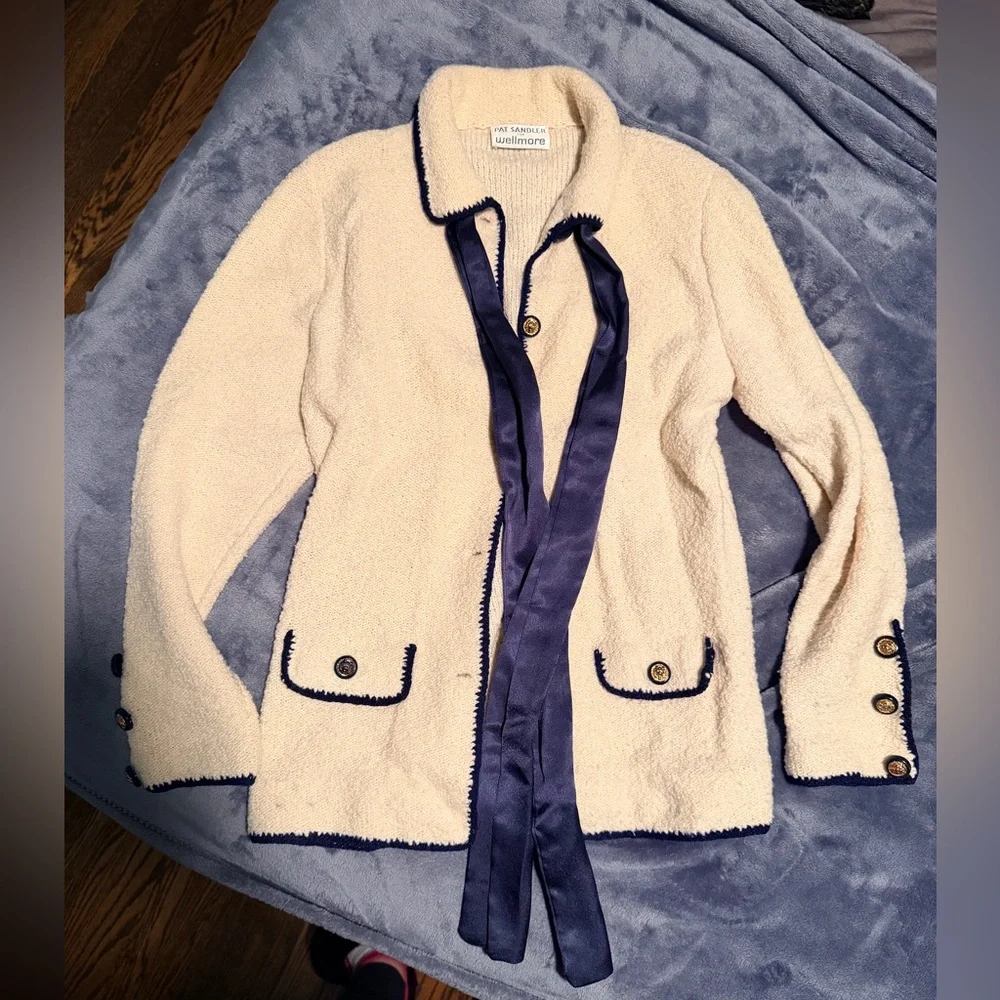 Pat Sandler Elegant Cream Teddy Jacket with Navy Accents Satin Bow small - Picture 2 of 7